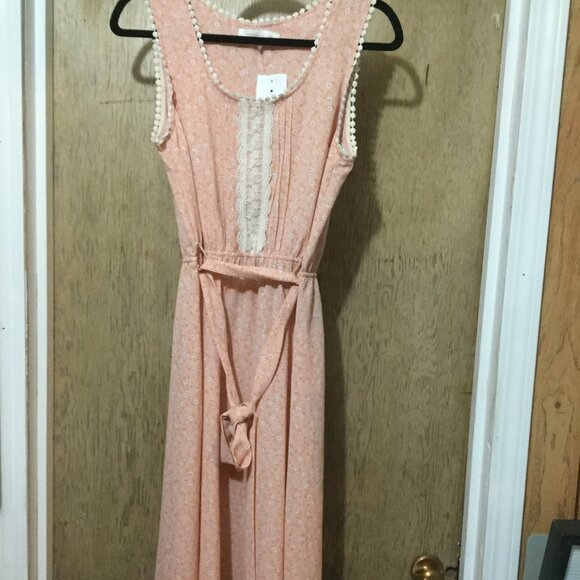 NWOT peach/orange floral knee length dress with pompom trim sleeve area size M - Picture 1 of 6